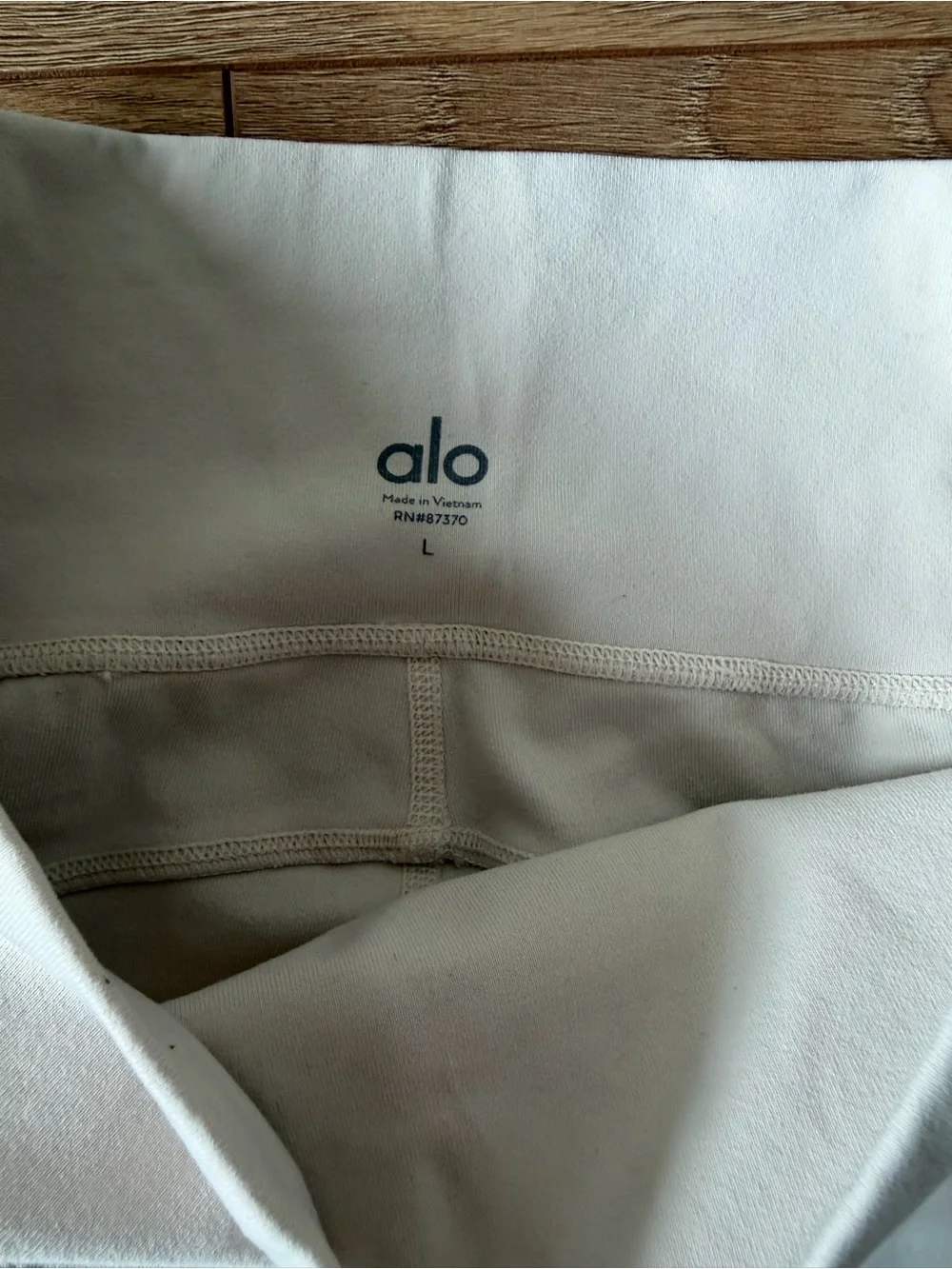 Alo High-Waist Pocket Legging - Cream Alo Yoga Bone Cargo - Picture 3 of 5